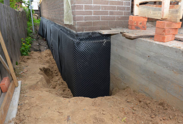 Happy homeowners after waterproofing job in Monclova